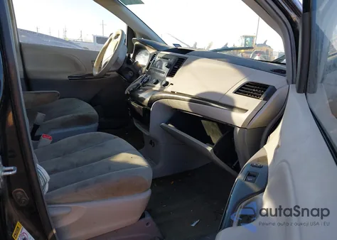 2014 Toyota Sienna L V6 7 Passenger z USA, uszkodzony, nr VIN 5TDZK3DC2ES520230